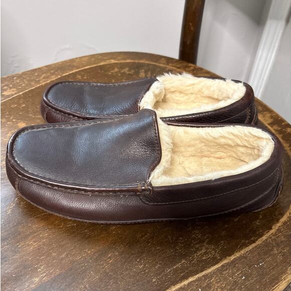 UGG Ascot Slippers Mens 9 Brown Leather Shearling Slippers Slip On Shoes 5379